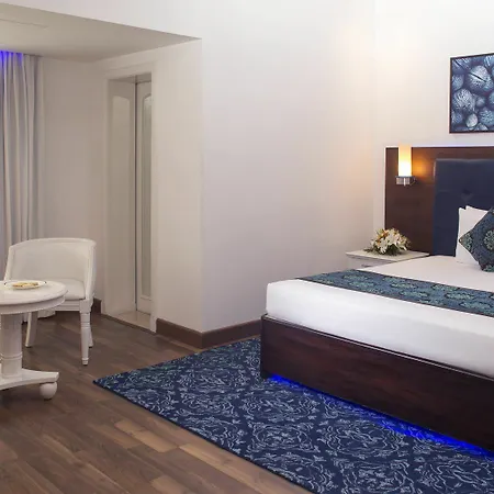 Radisson Blu Kochi Hotel Exterior photo Deluxe Room